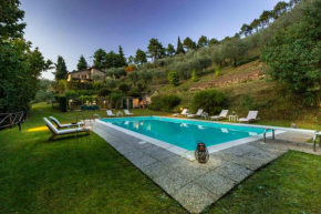 Villa Nel Bosco, charming Tuscan Retreat with Private Pool and View, Lucca